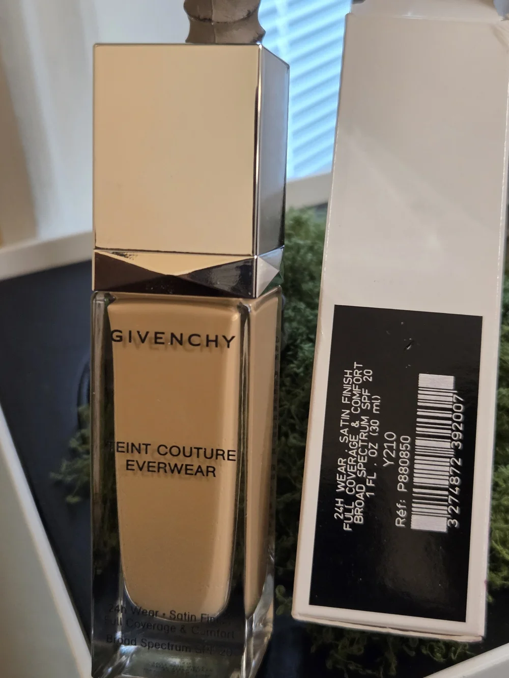 Givenchy Teint Couture Everwear Foundation SPF 20 Shade Y210 Tester 1 oz NEW